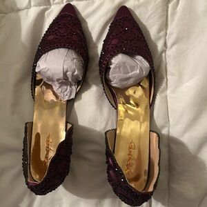 Women’s wedding pumps. Comfortable, low kitten heels. Size 10.